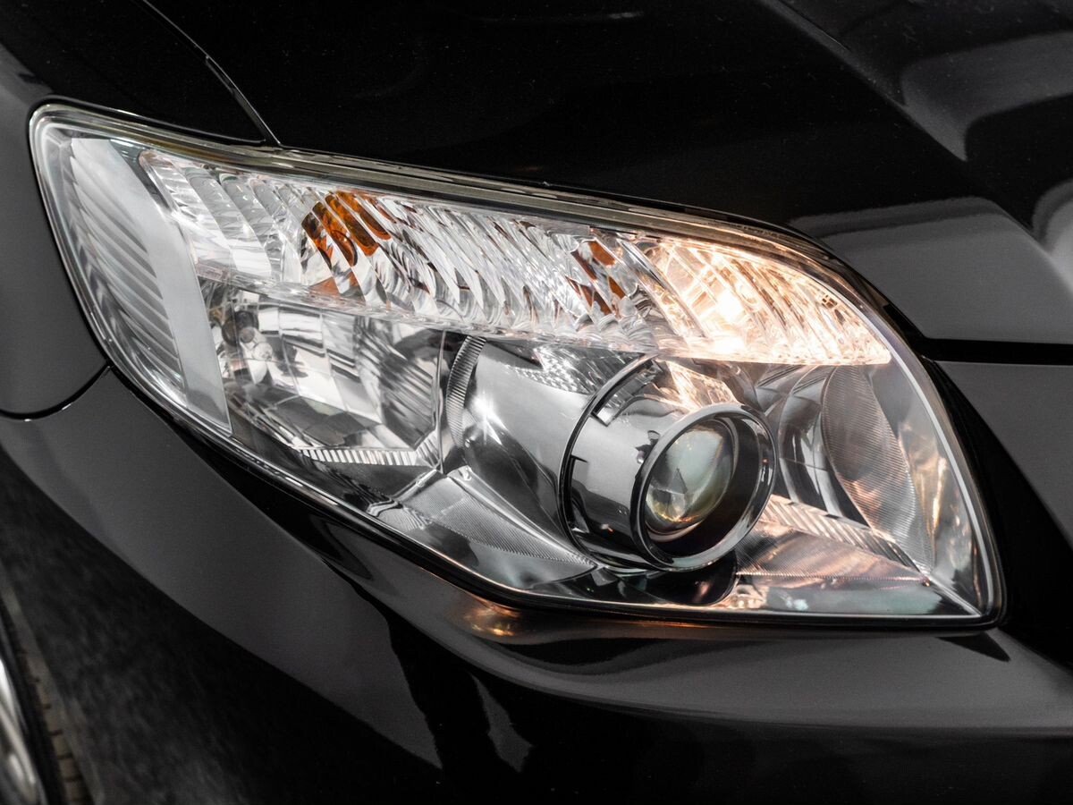 Toyota Corolla Fielder 2010 - фото автомобиля