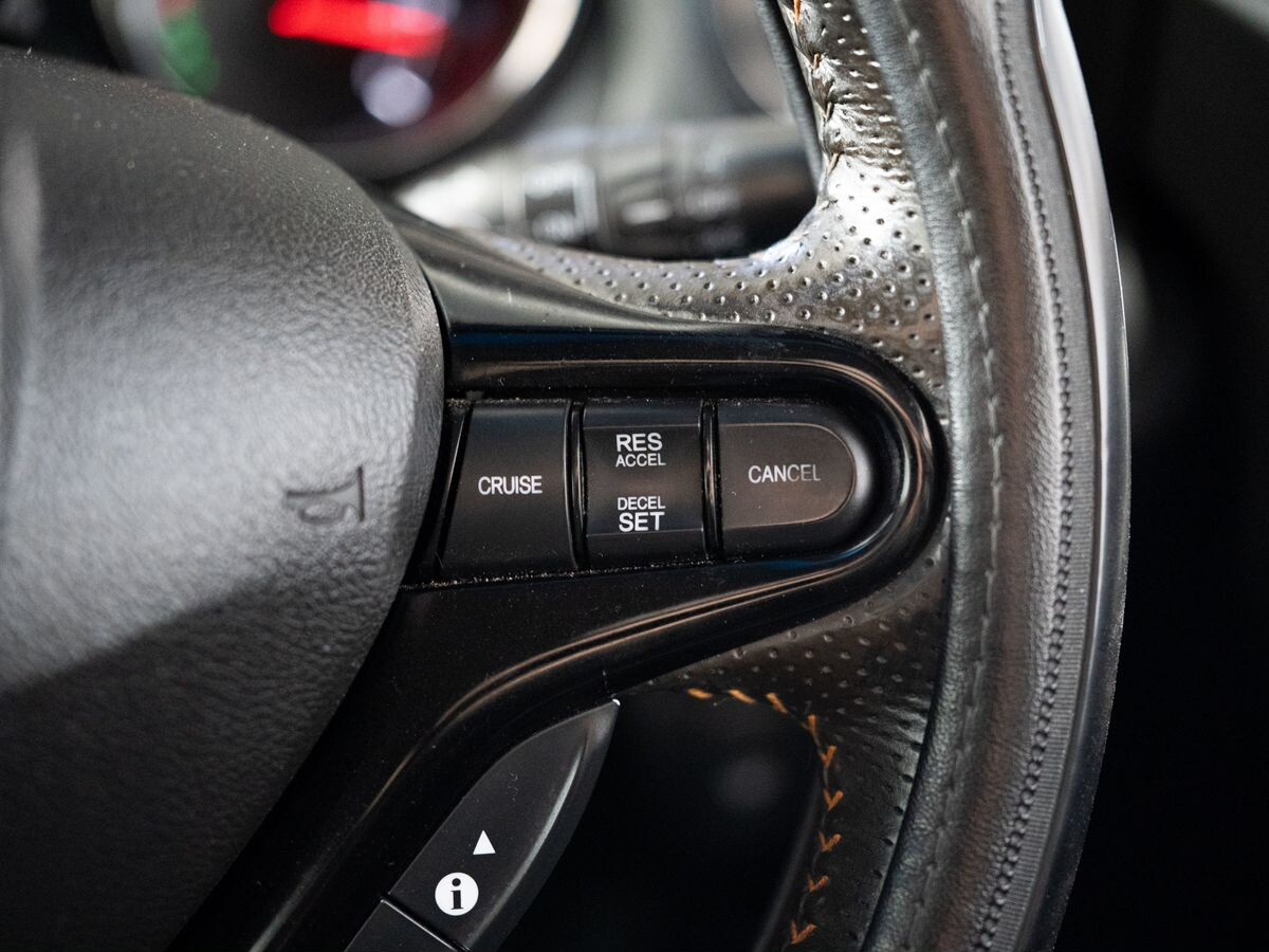 Honda Fit Shuttle 2011 - фото автомобиля