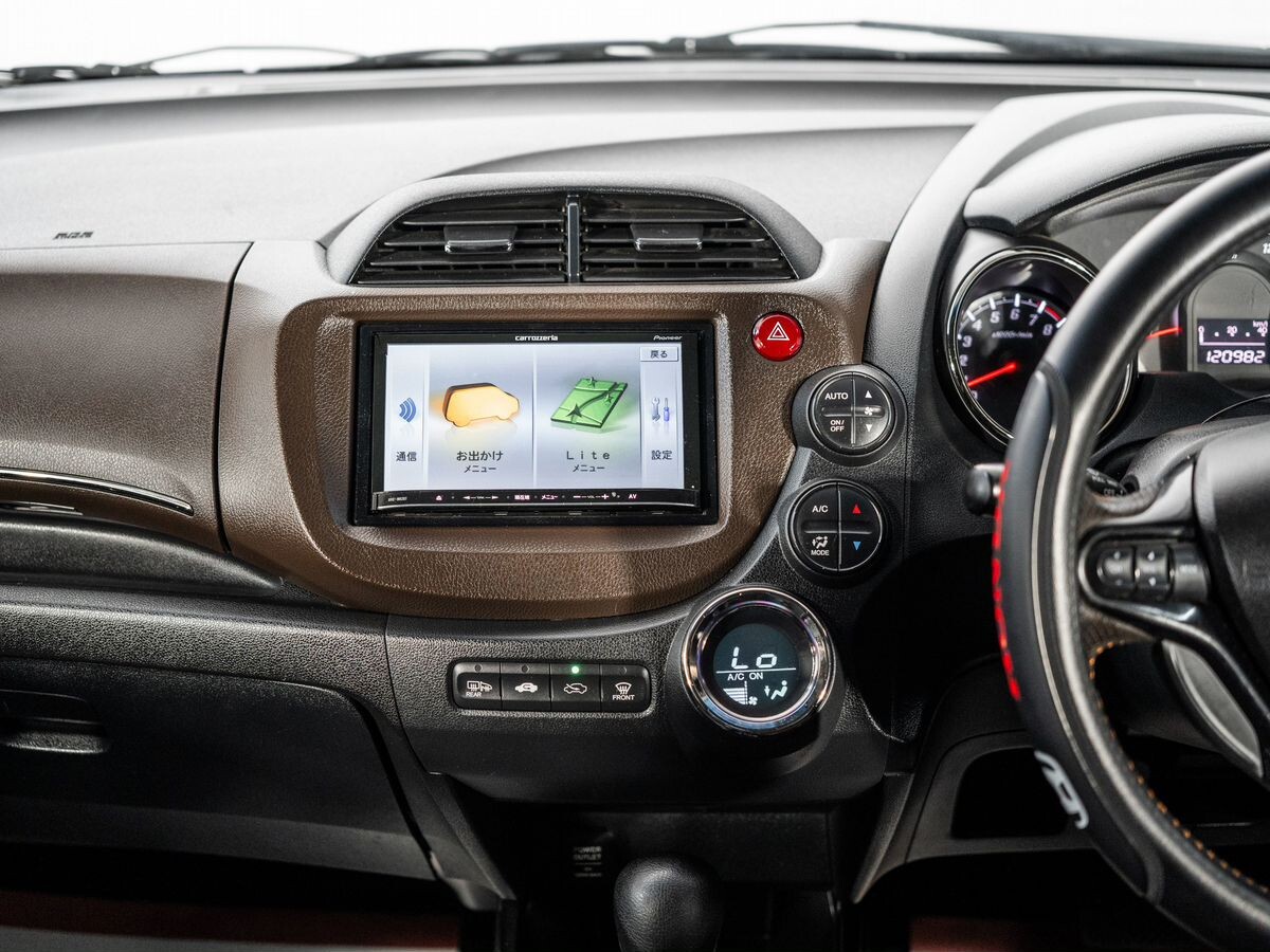 Honda Fit Shuttle 2011 - фото автомобиля