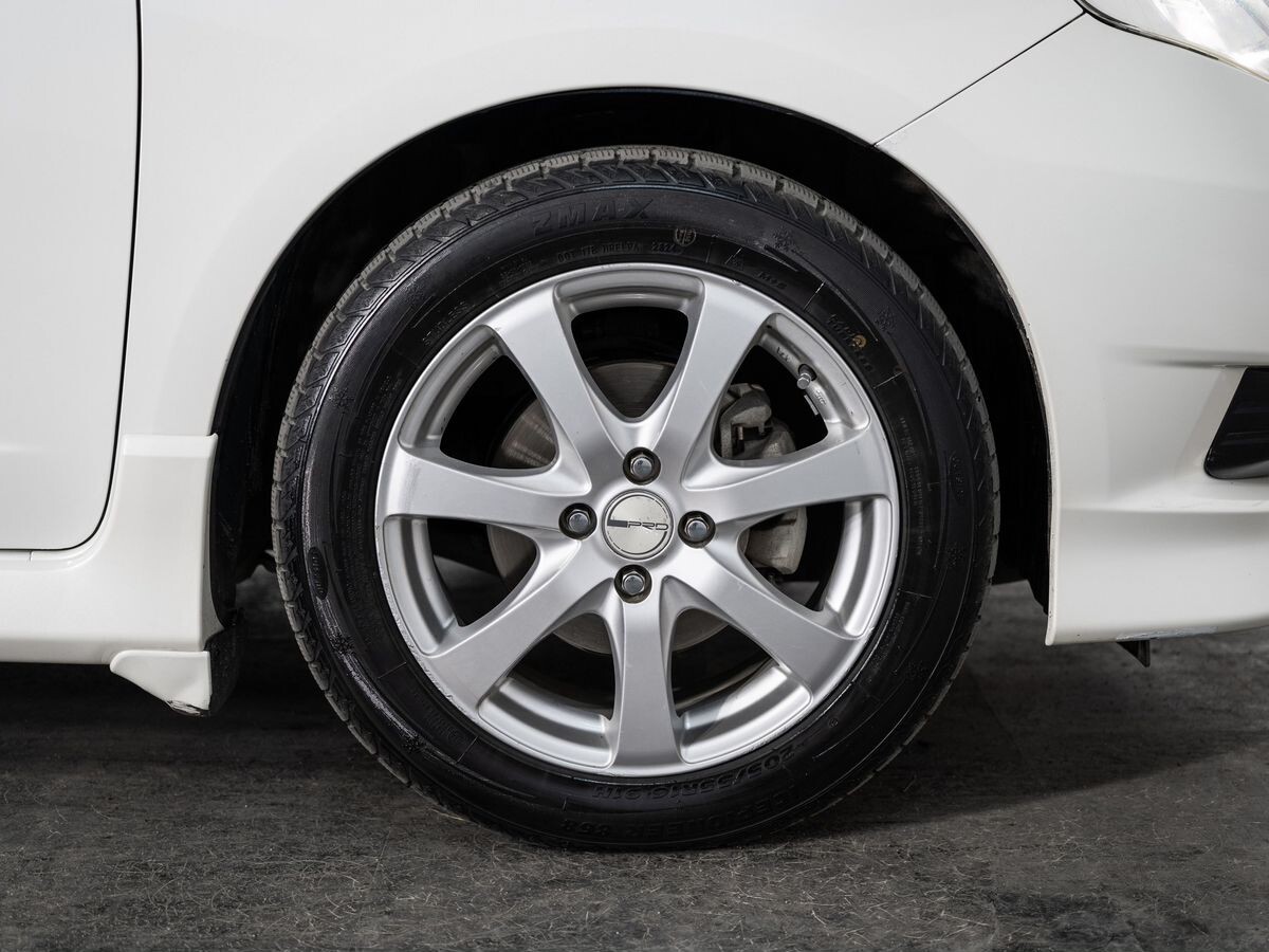 Honda Fit Shuttle 2011 - фото автомобиля