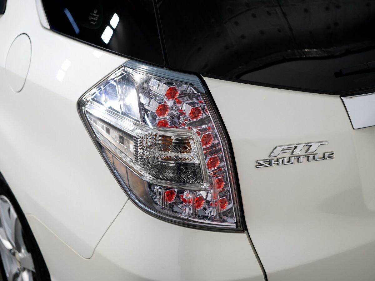 Honda Fit Shuttle 2011 - фото автомобиля