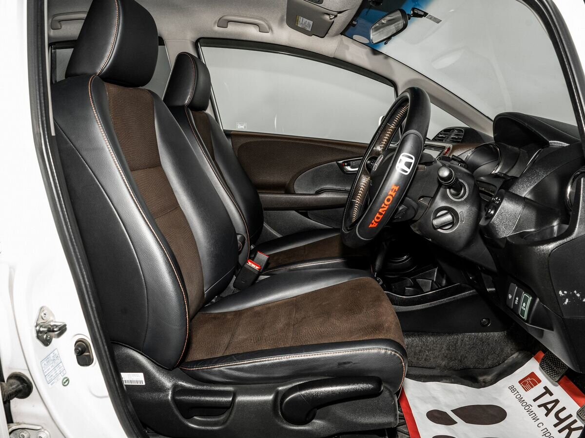 Honda Fit Shuttle 2011 - фото автомобиля
