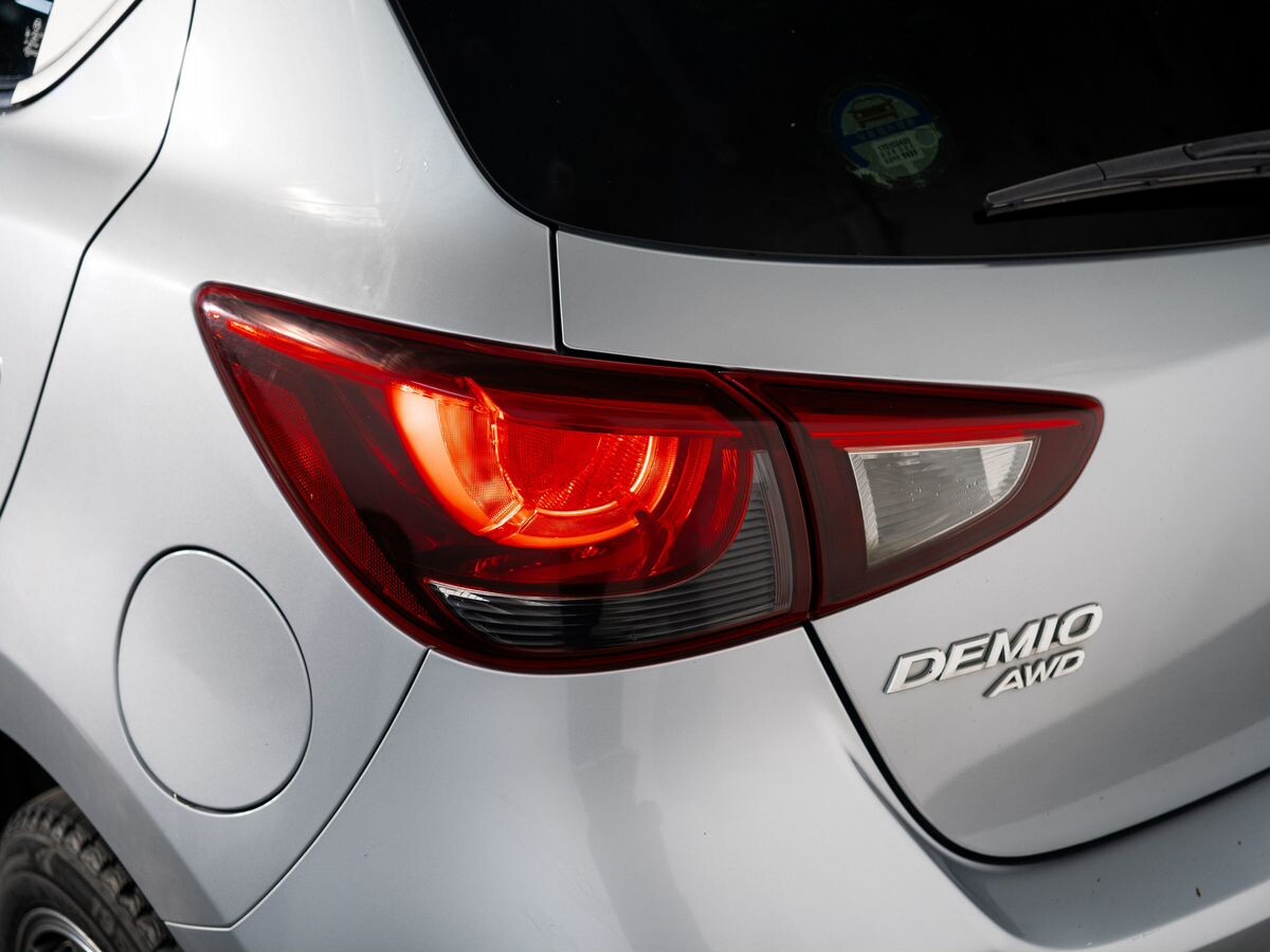 Mazda Demio 2017 - фото автомобиля