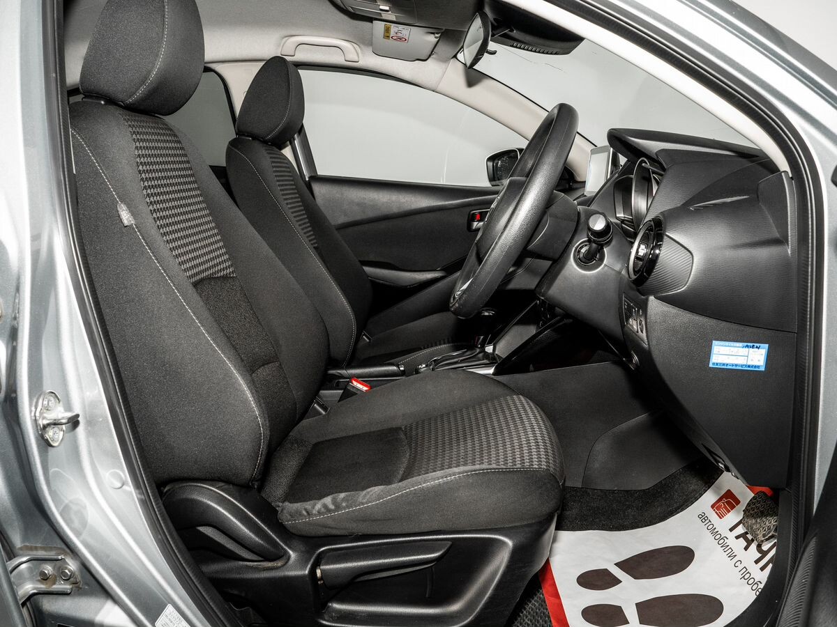 Mazda Demio 2017 - фото автомобиля