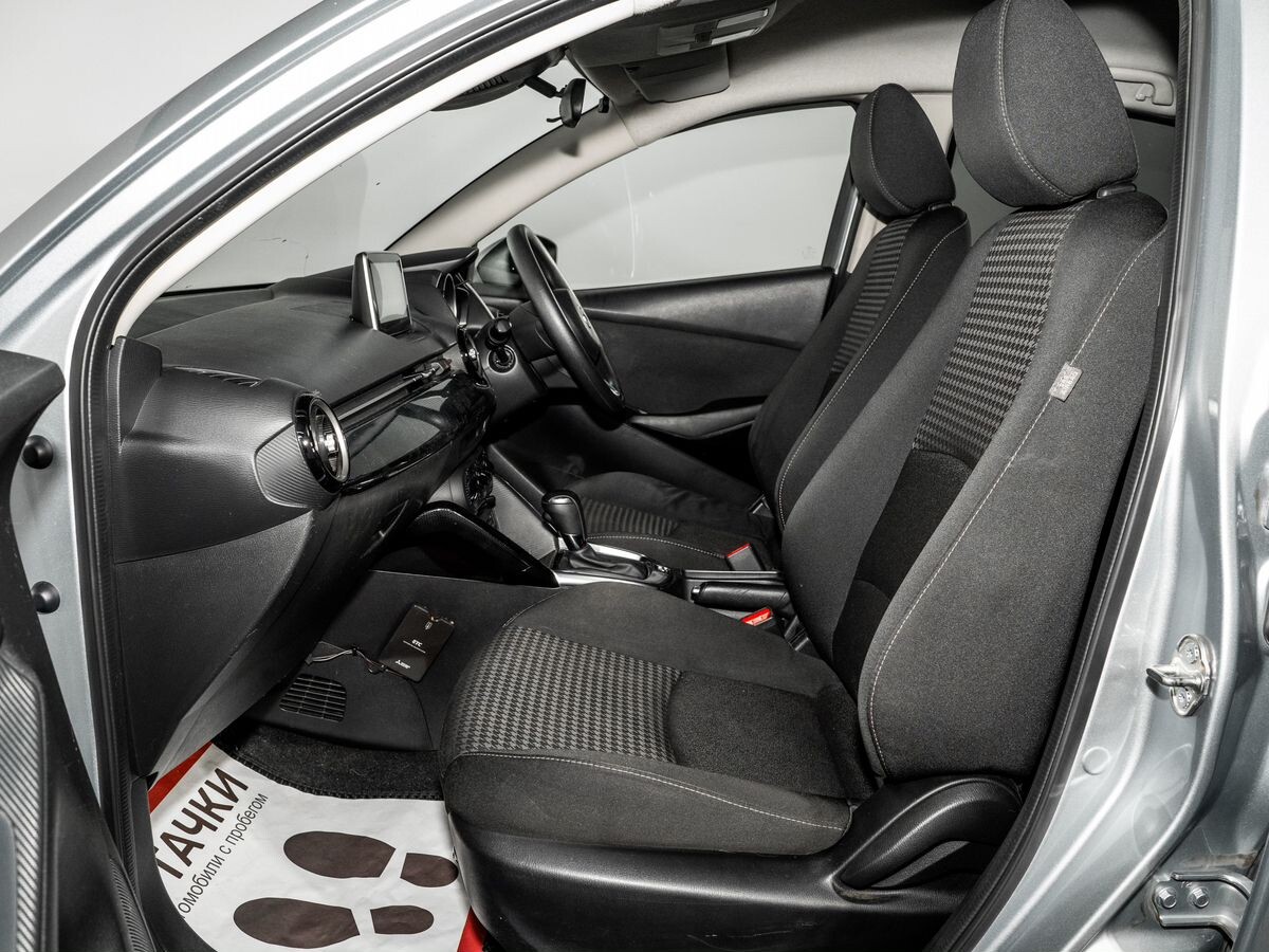 Mazda Demio 2017 - фото автомобиля