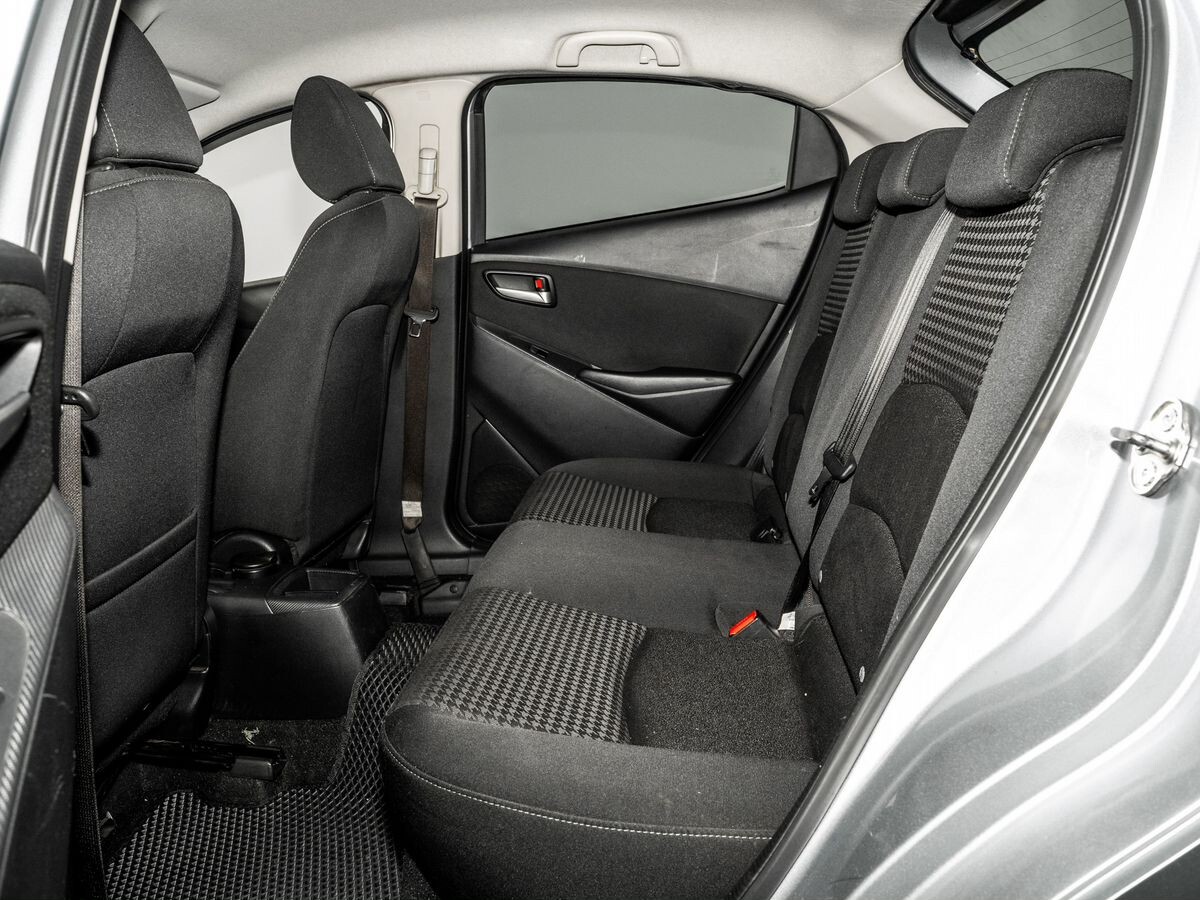 Mazda Demio 2017 - фото автомобиля
