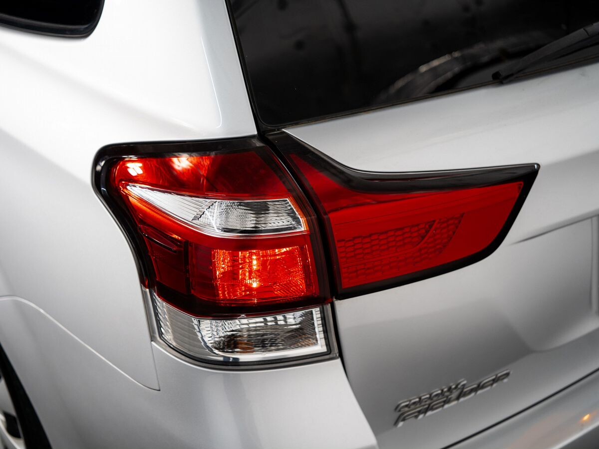 Toyota Corolla Fielder 2016 - фото автомобиля
