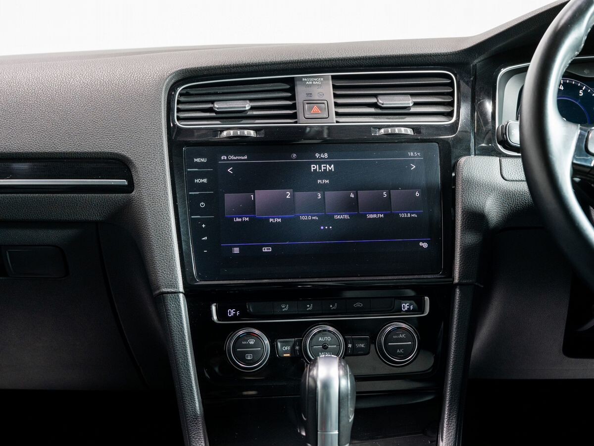 Volkswagen Golf 2018 - фото автомобиля