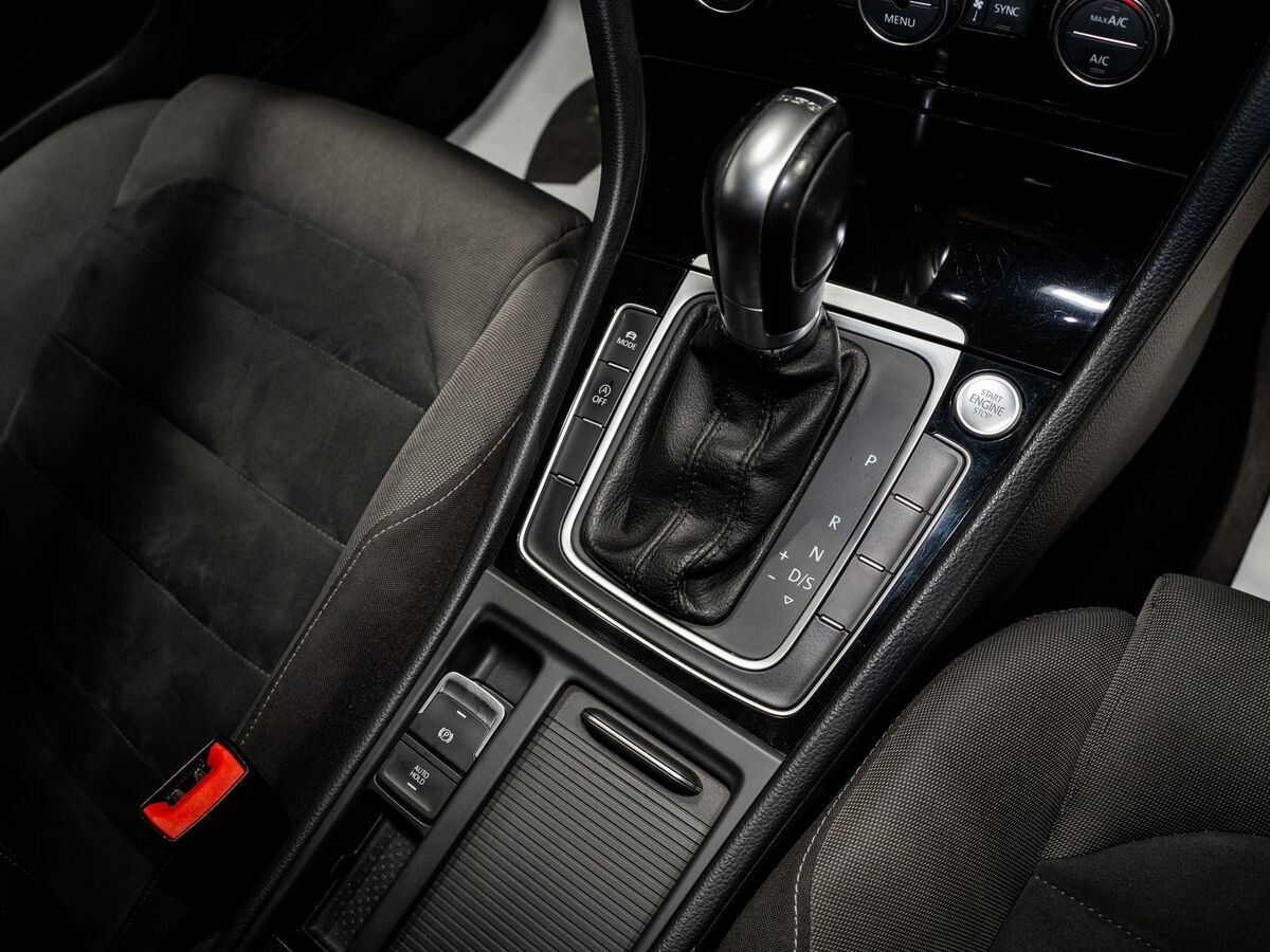 Volkswagen Golf 2018 - фото автомобиля