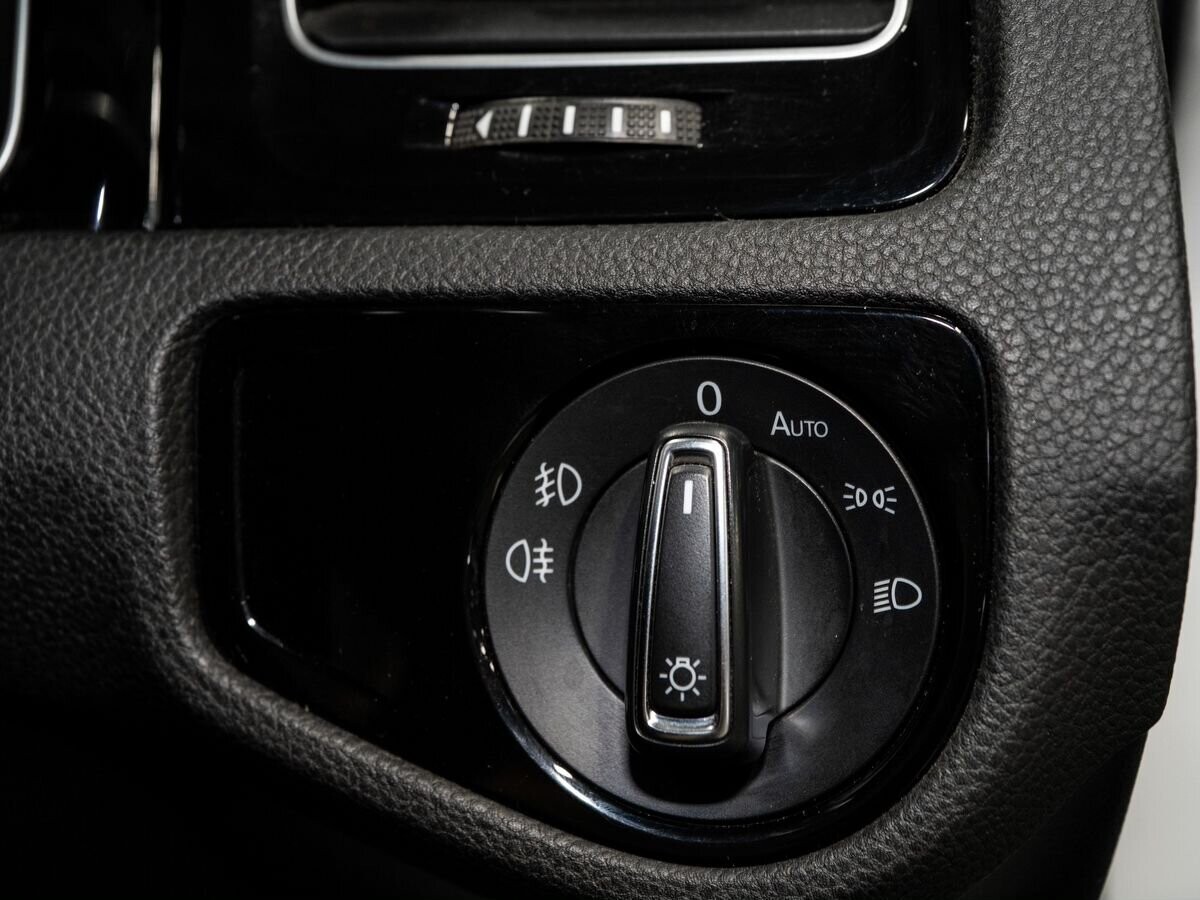 Volkswagen Golf 2018 - фото автомобиля