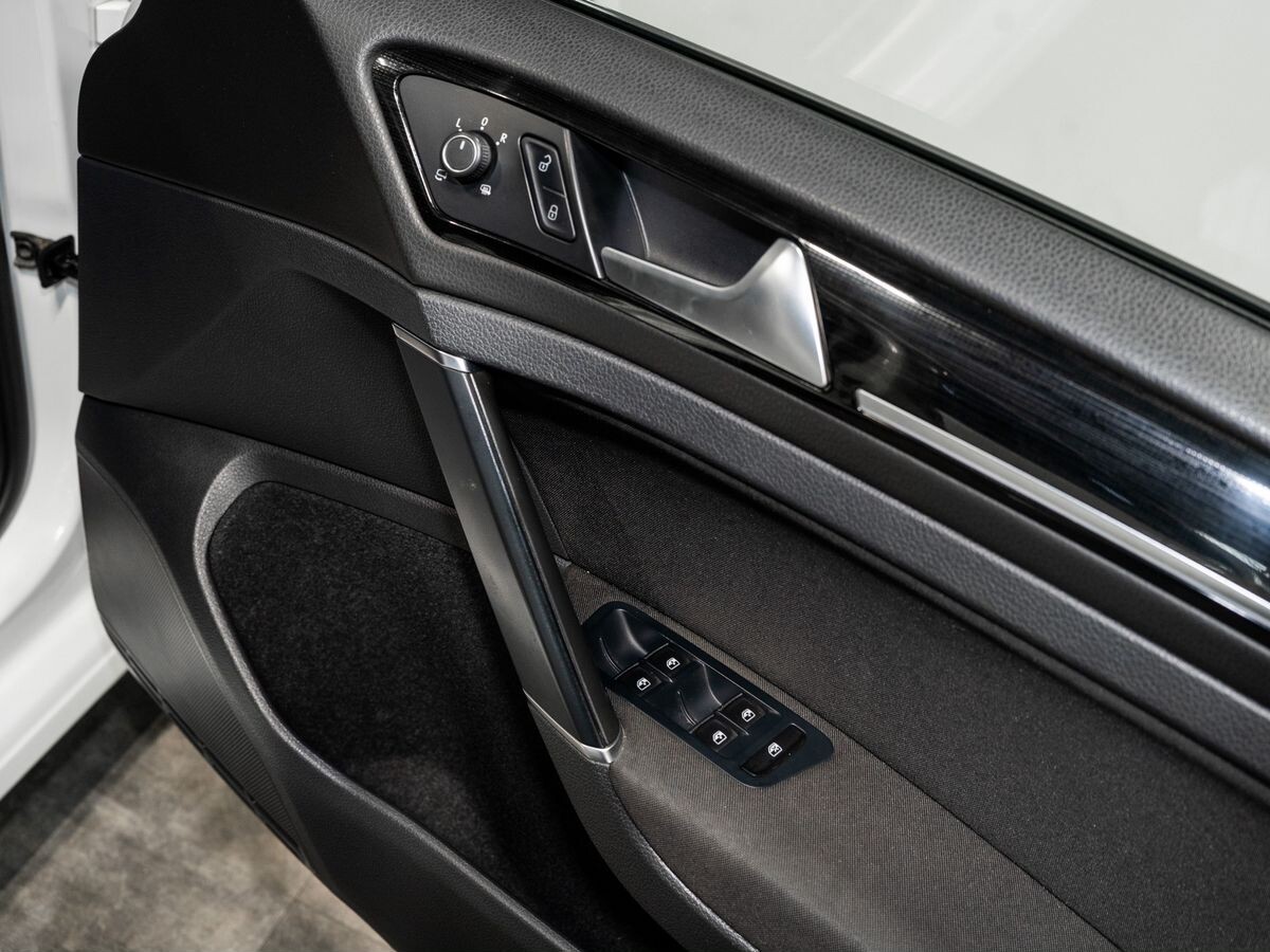 Volkswagen Golf 2018 - фото автомобиля