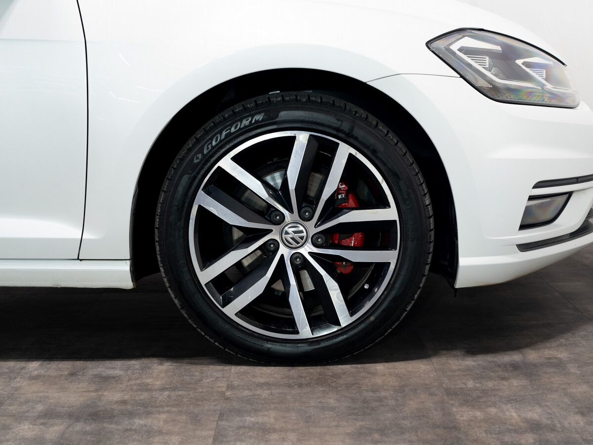 Volkswagen Golf 2018 - фото автомобиля