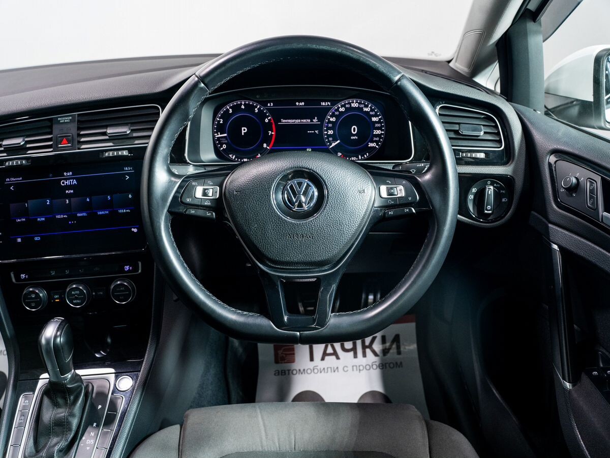 Volkswagen Golf 2018 - фото автомобиля