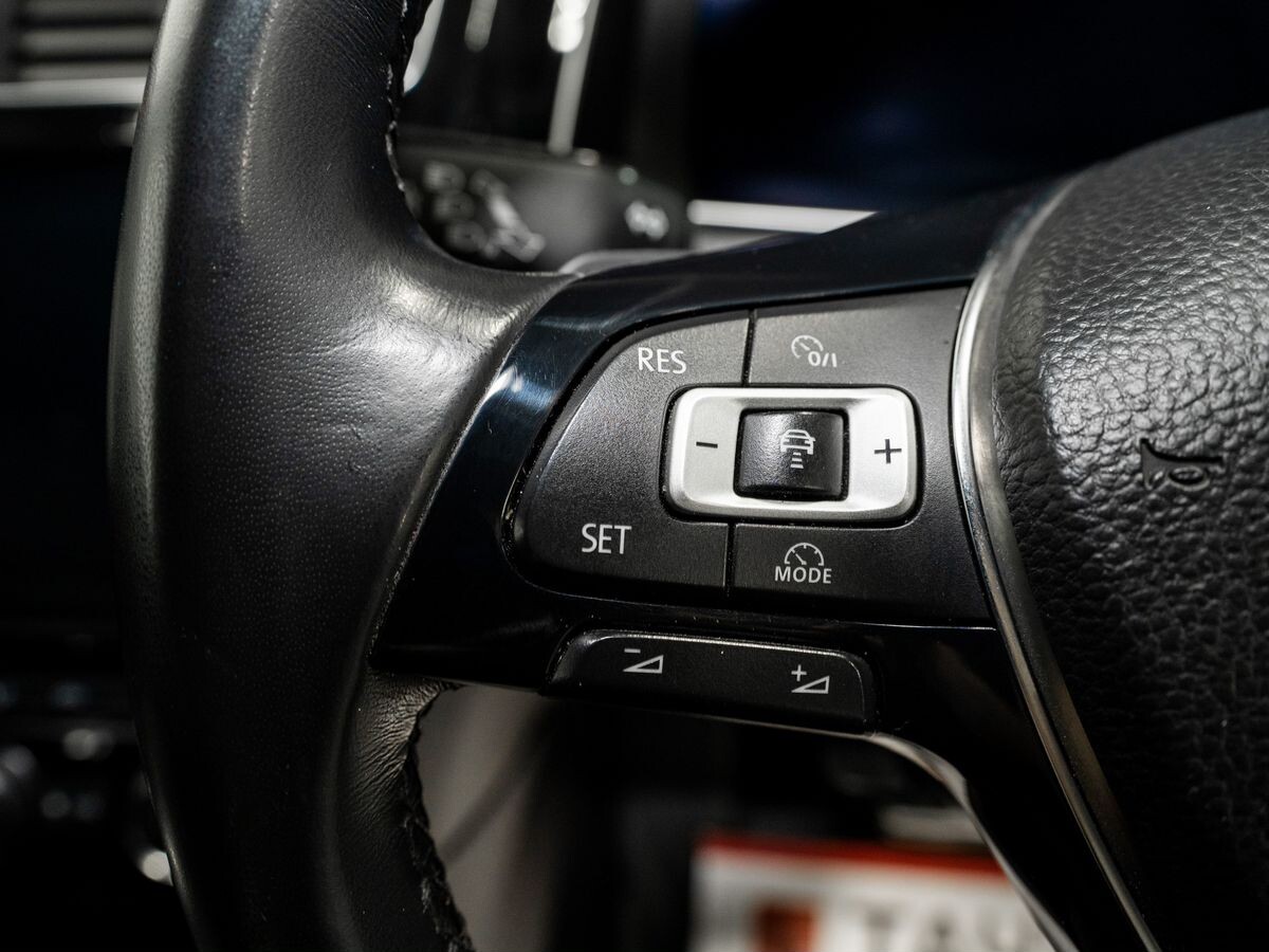 Volkswagen Golf 2018 - фото автомобиля