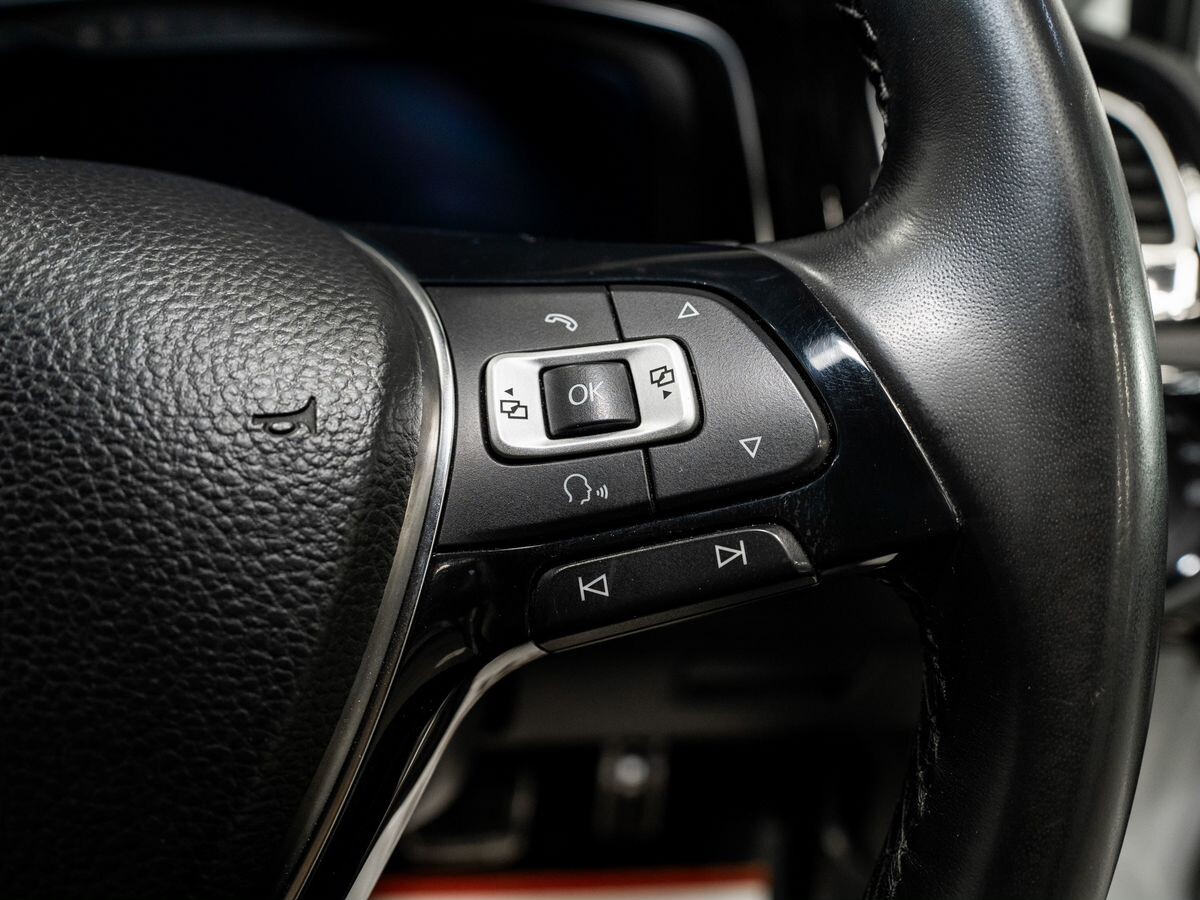 Volkswagen Golf 2018 - фото автомобиля