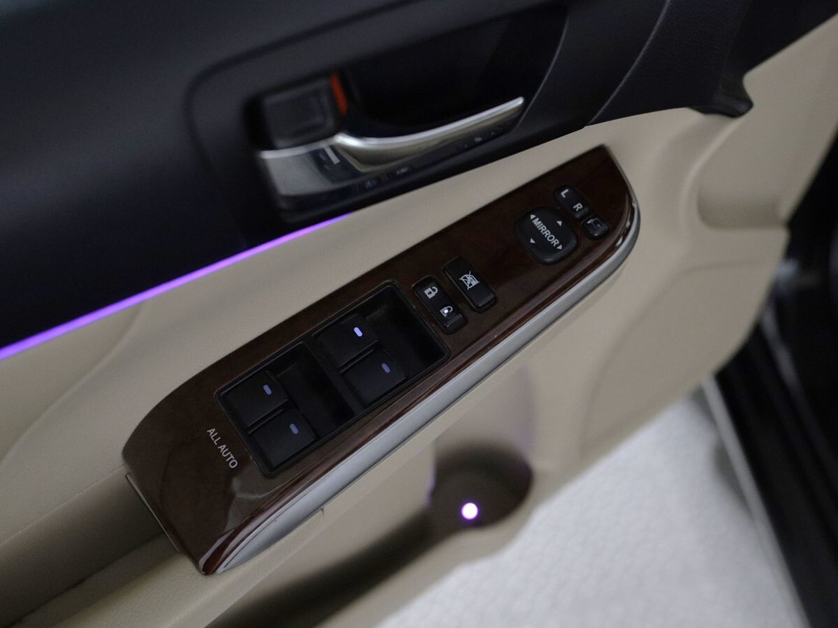 Toyota Camry 2012 - фото автомобиля