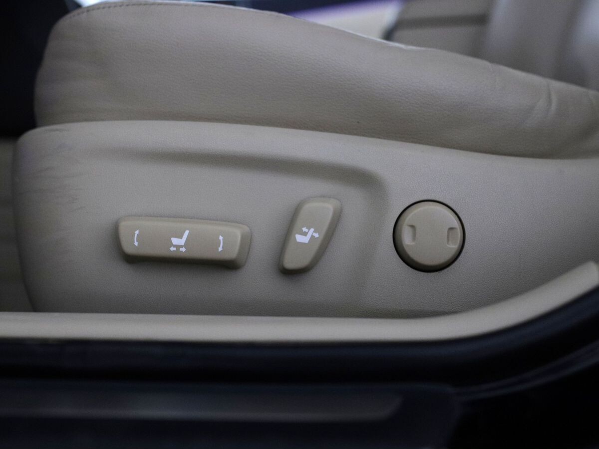 Toyota Camry 2012 - фото автомобиля