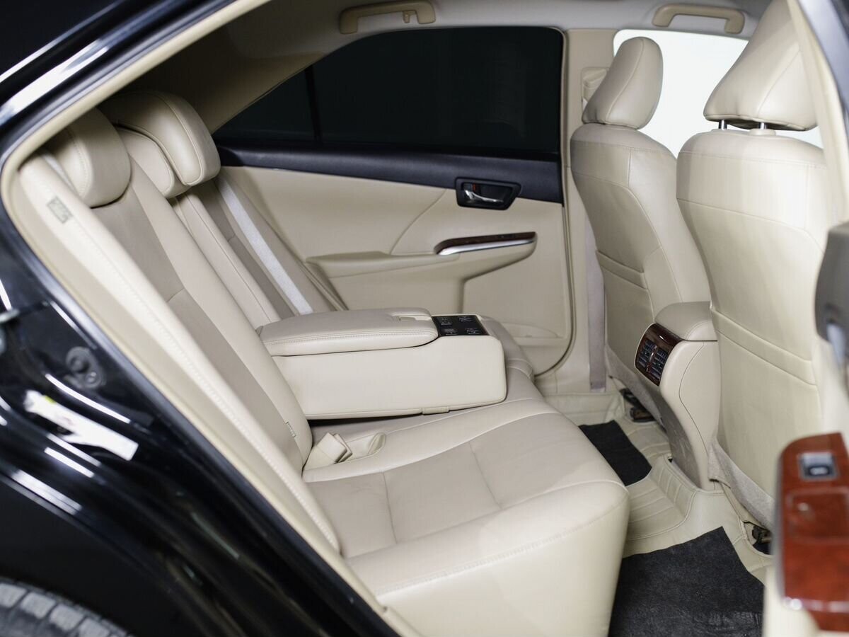 Toyota Camry 2012 - фото автомобиля