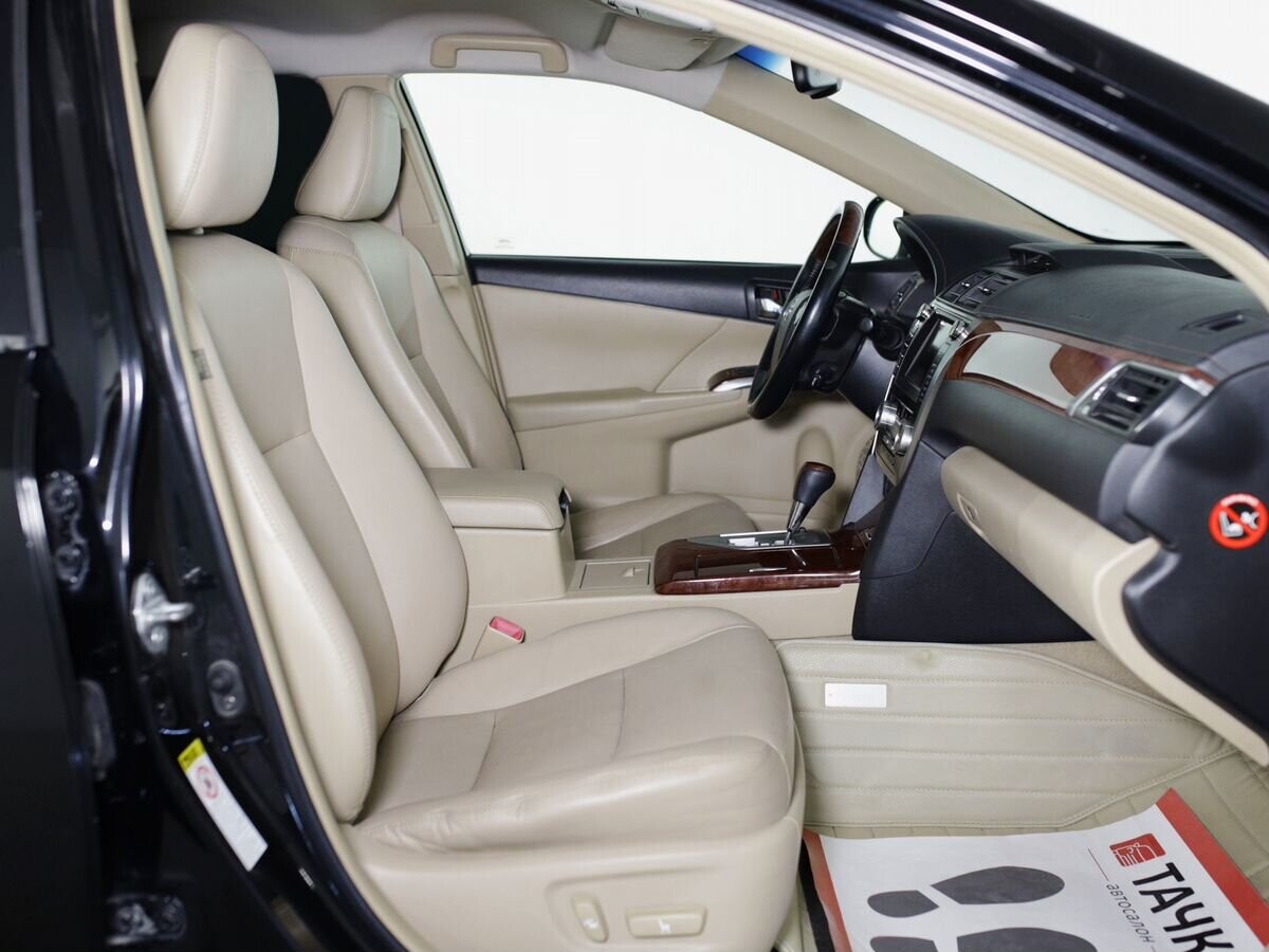 Toyota Camry 2012 - фото автомобиля