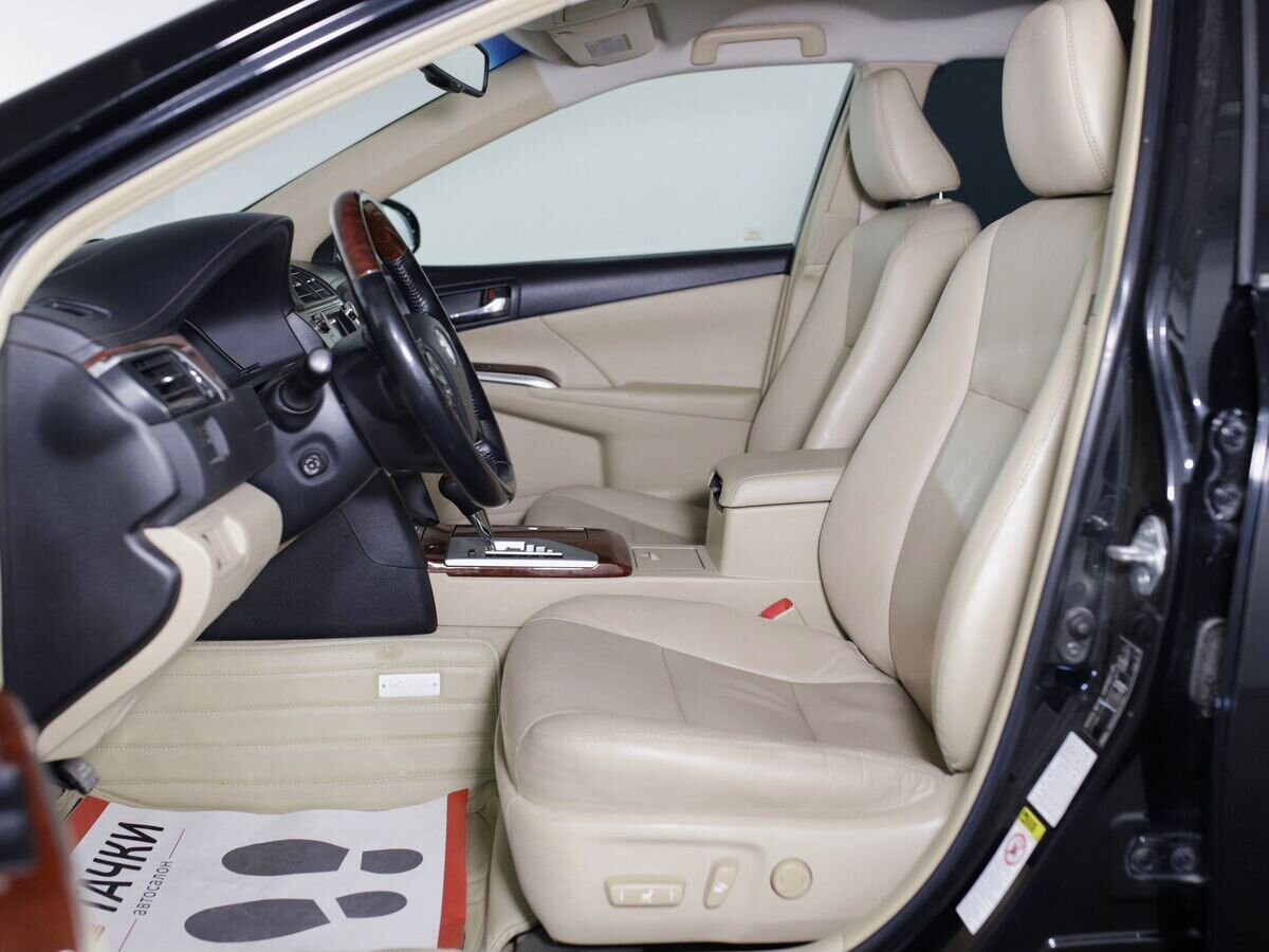 Toyota Camry 2012 - фото автомобиля