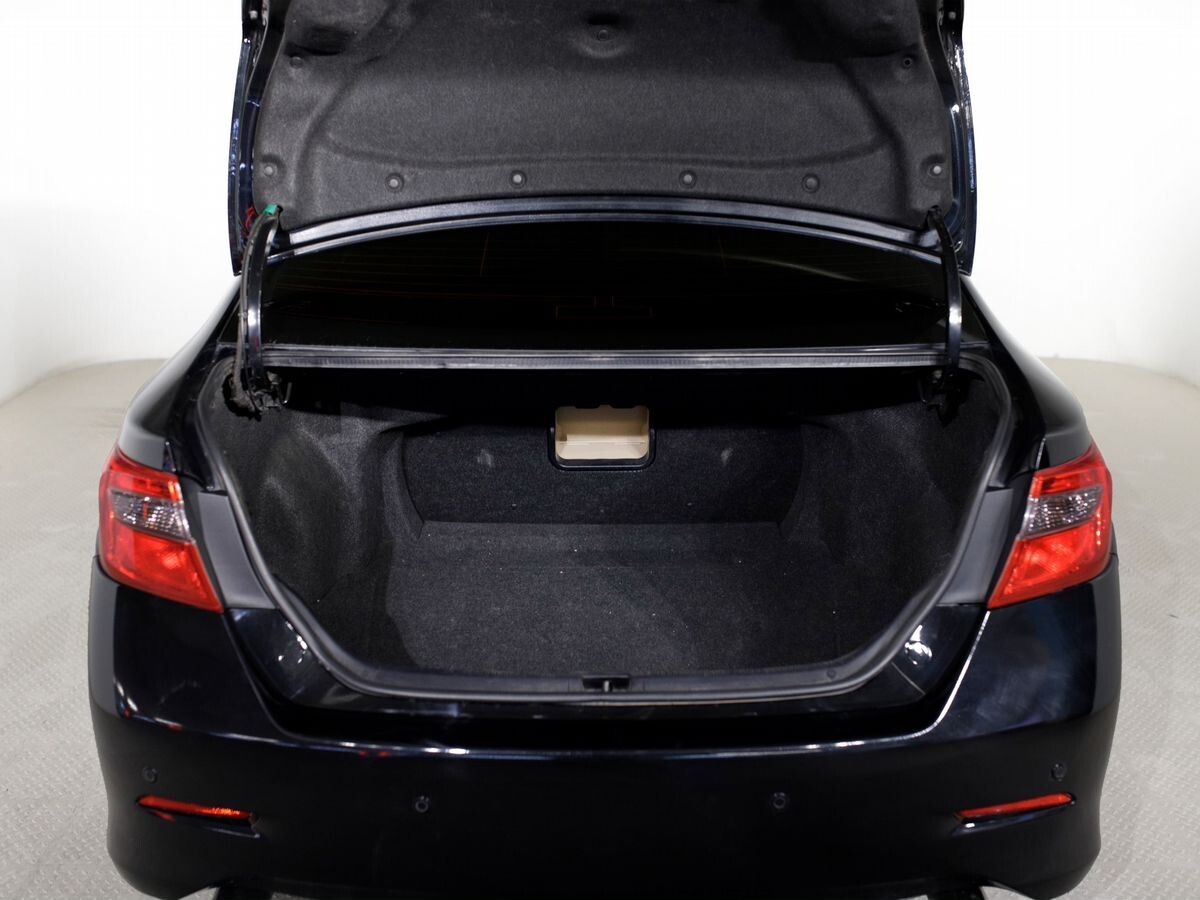 Toyota Camry 2012 - фото автомобиля