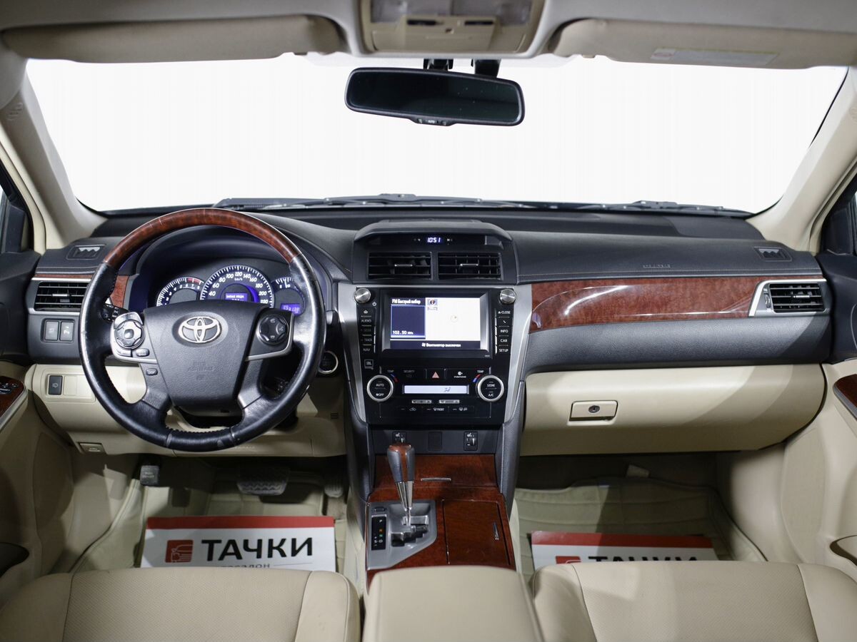 Toyota Camry 2012 - фото автомобиля