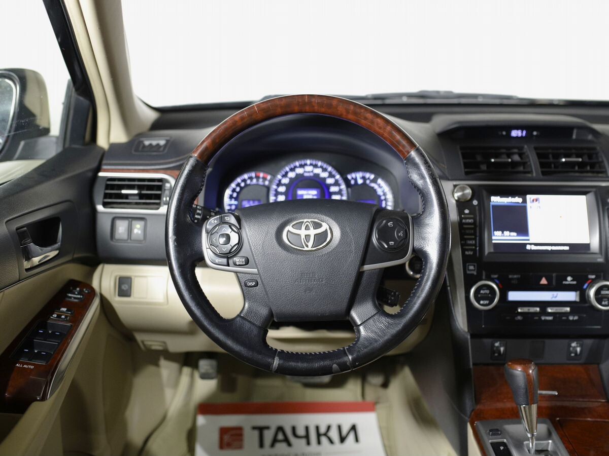 Toyota Camry 2012 - фото автомобиля