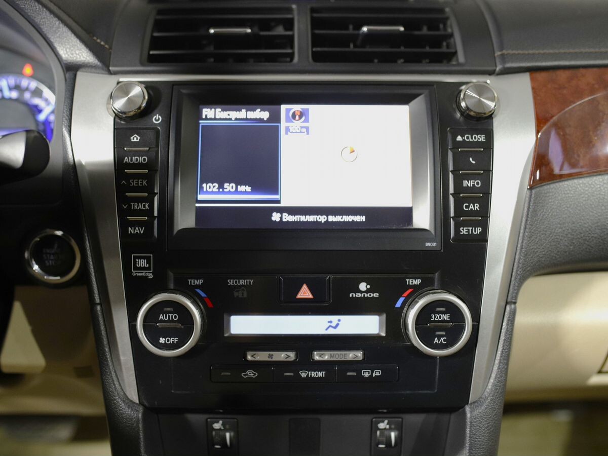 Toyota Camry 2012 - фото автомобиля