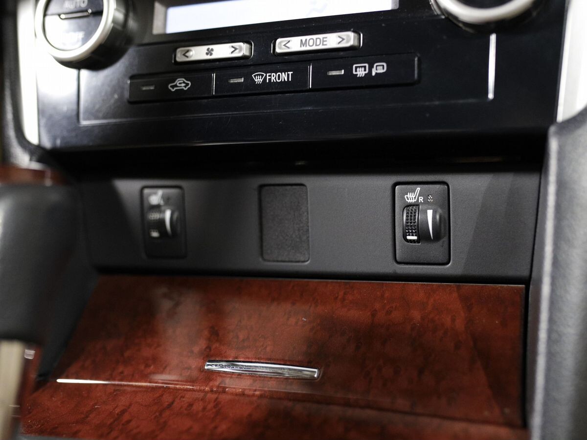 Toyota Camry 2012 - фото автомобиля
