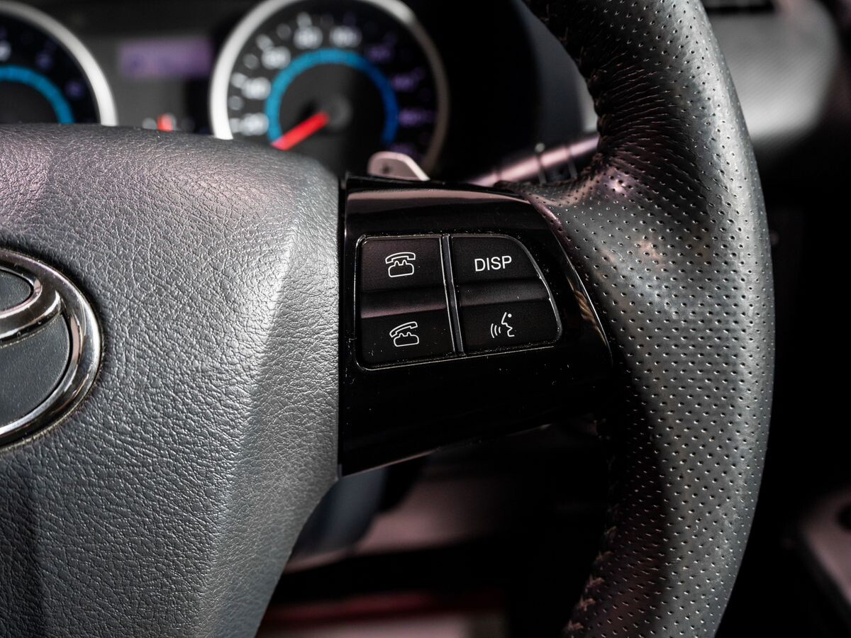 Toyota Wish 2010 - фото автомобиля
