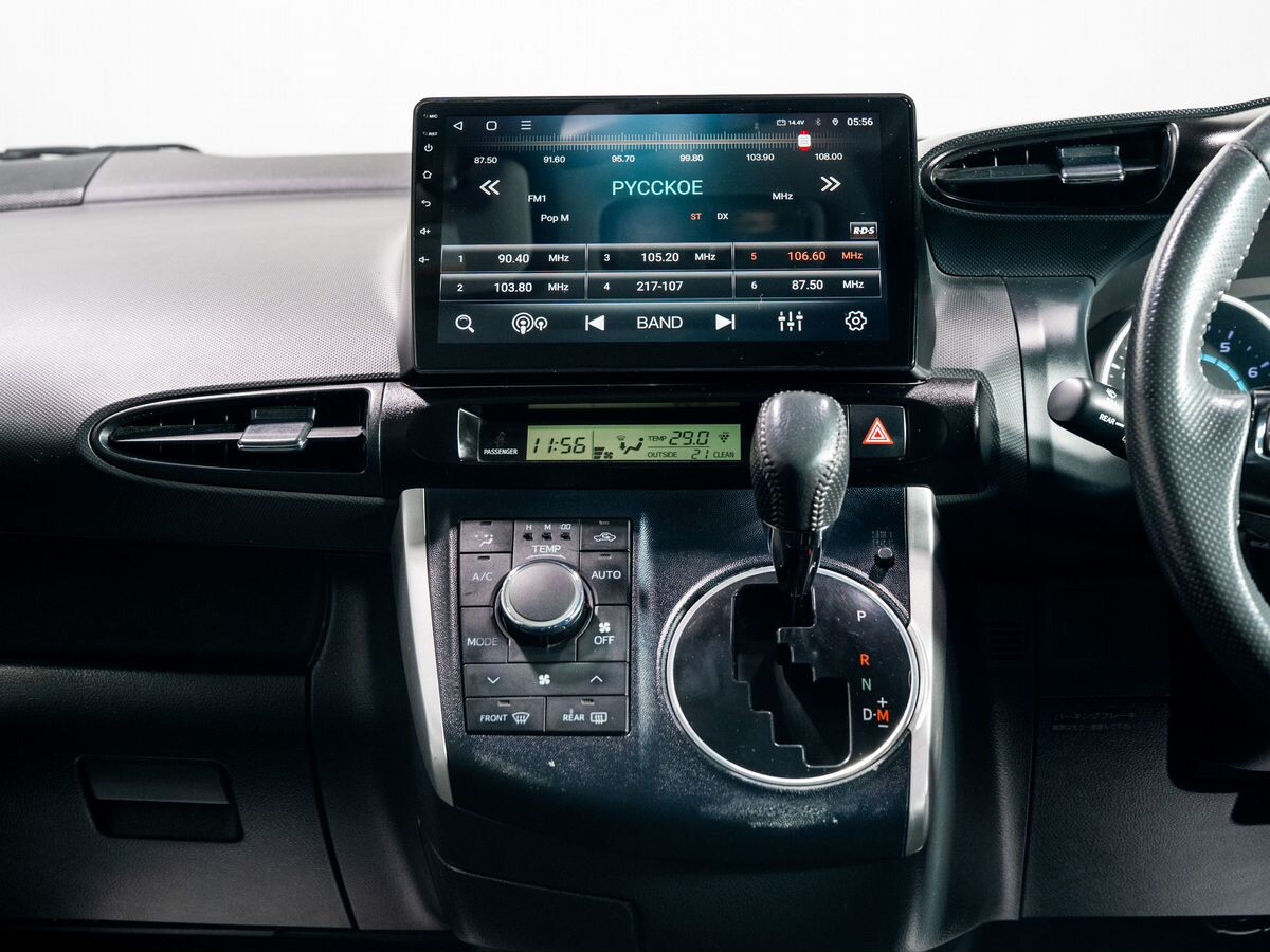 Toyota Wish 2010 - фото автомобиля
