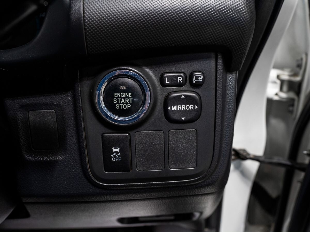 Toyota Wish 2010 - фото автомобиля