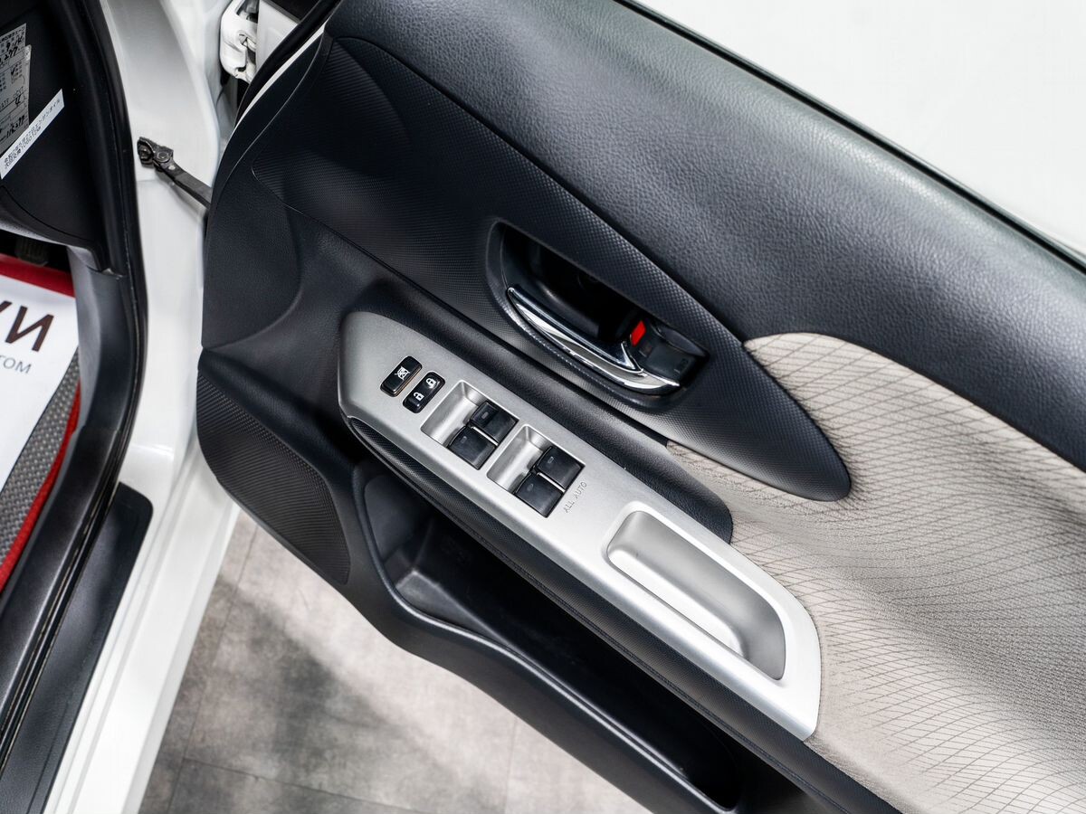 Toyota Wish 2010 - фото автомобиля
