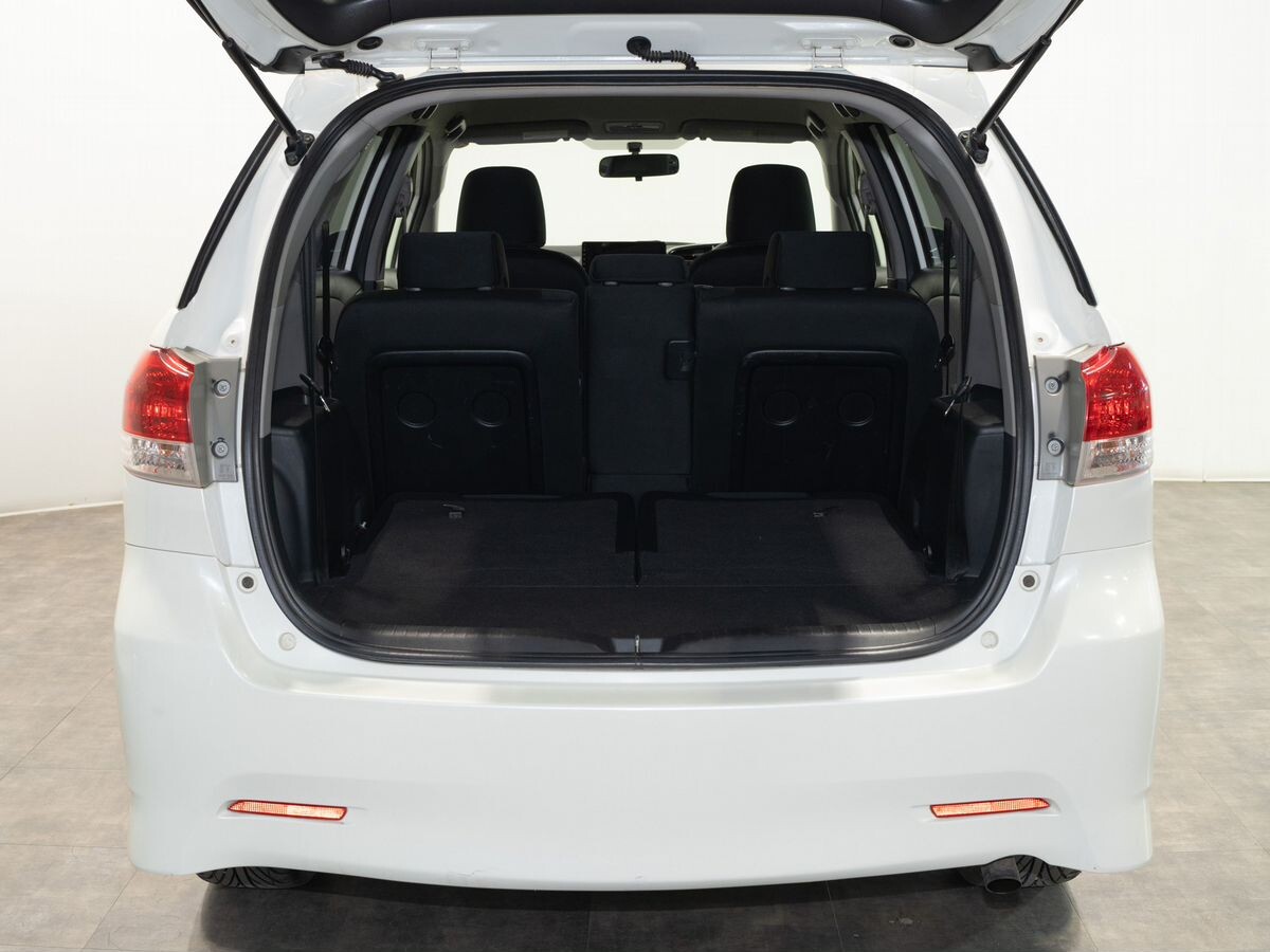 Toyota Wish 2010 - фото автомобиля
