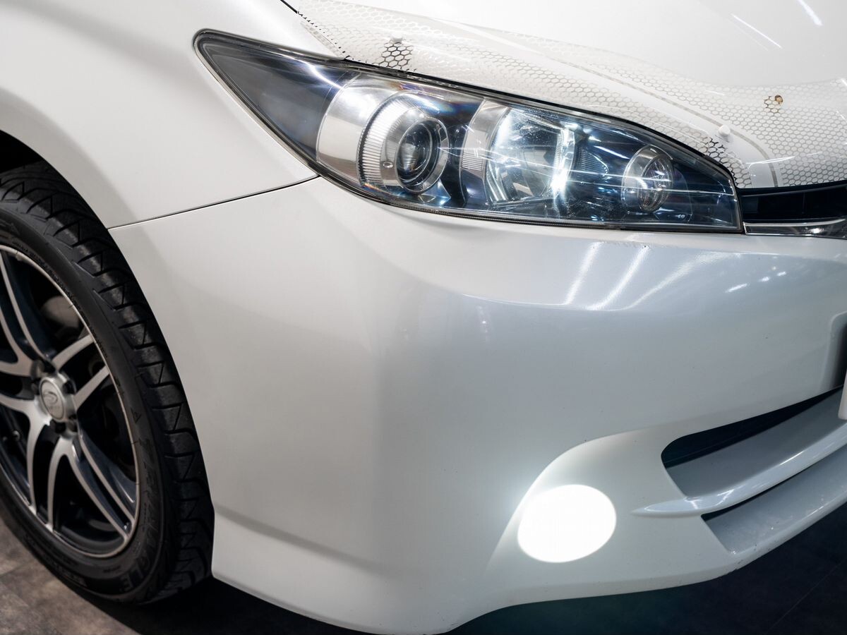 Toyota Wish 2010 - фото автомобиля