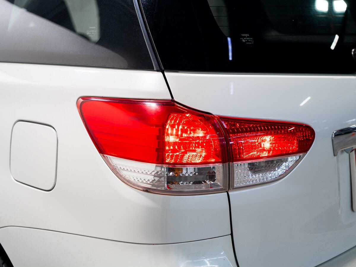 Toyota Wish 2010 - фото автомобиля
