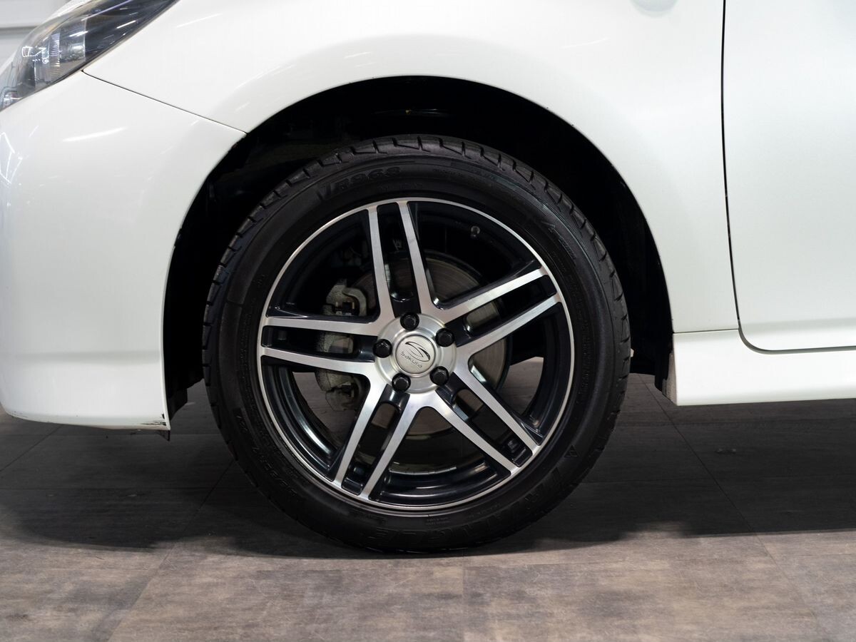 Toyota Wish 2010 - фото автомобиля