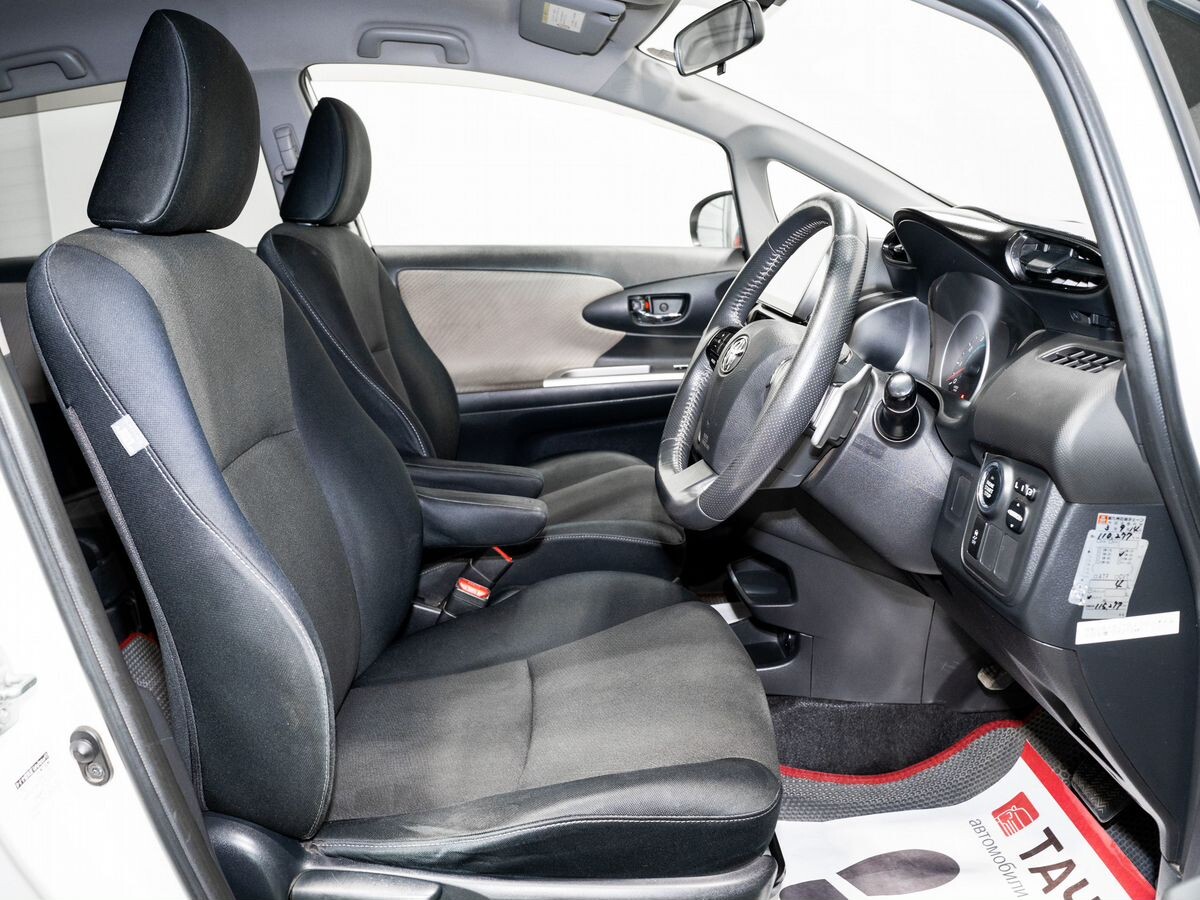 Toyota Wish 2010 - фото автомобиля