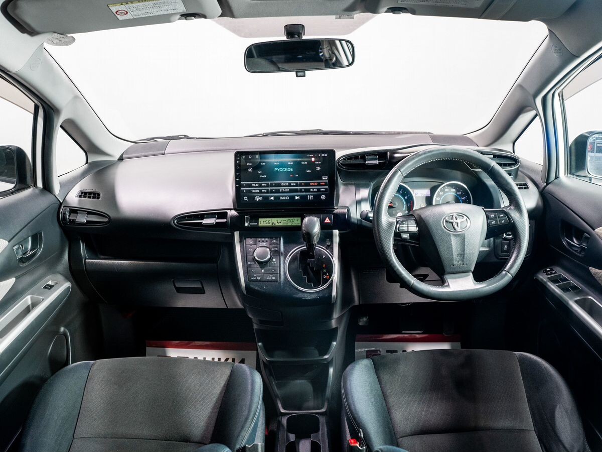 Toyota Wish 2010 - фото автомобиля