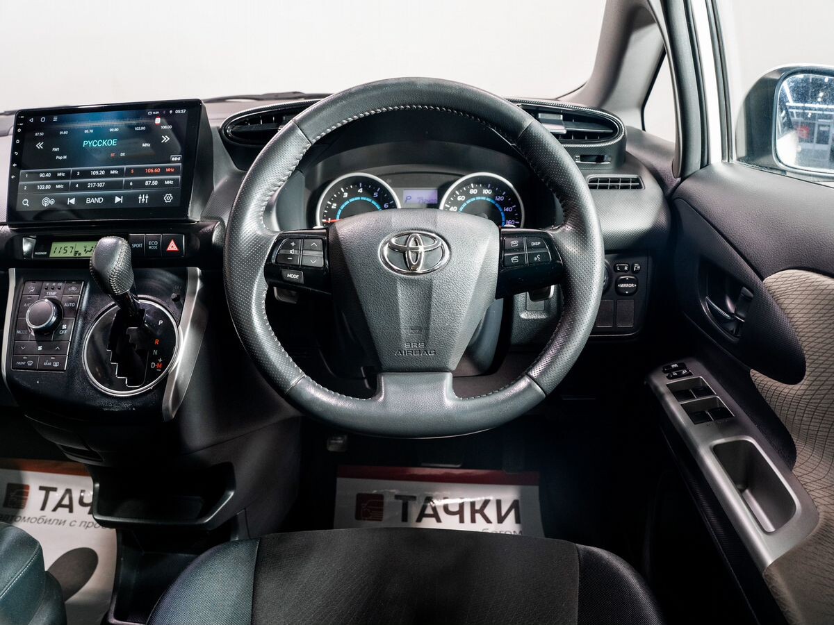 Toyota Wish 2010 - фото автомобиля
