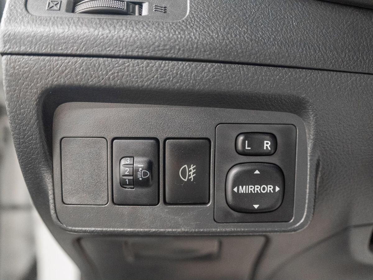 Toyota Corolla 2011 - фото автомобиля