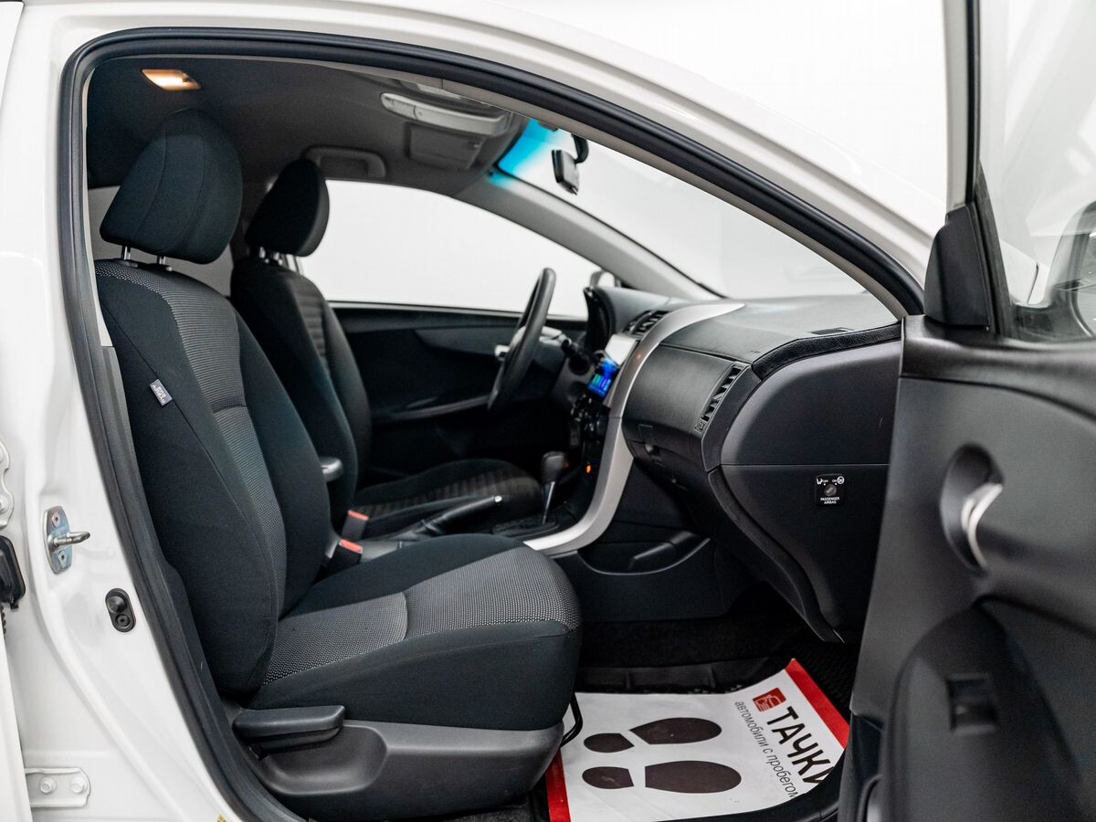 Toyota Corolla 2011 - фото автомобиля