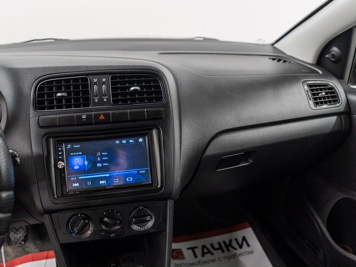 Volkswagen Polo 2011 - фото автомобиля