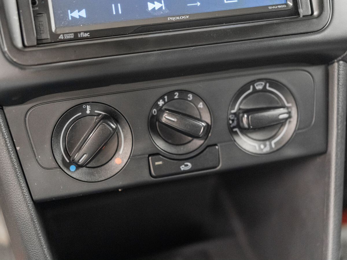 Volkswagen Polo 2011 - фото автомобиля