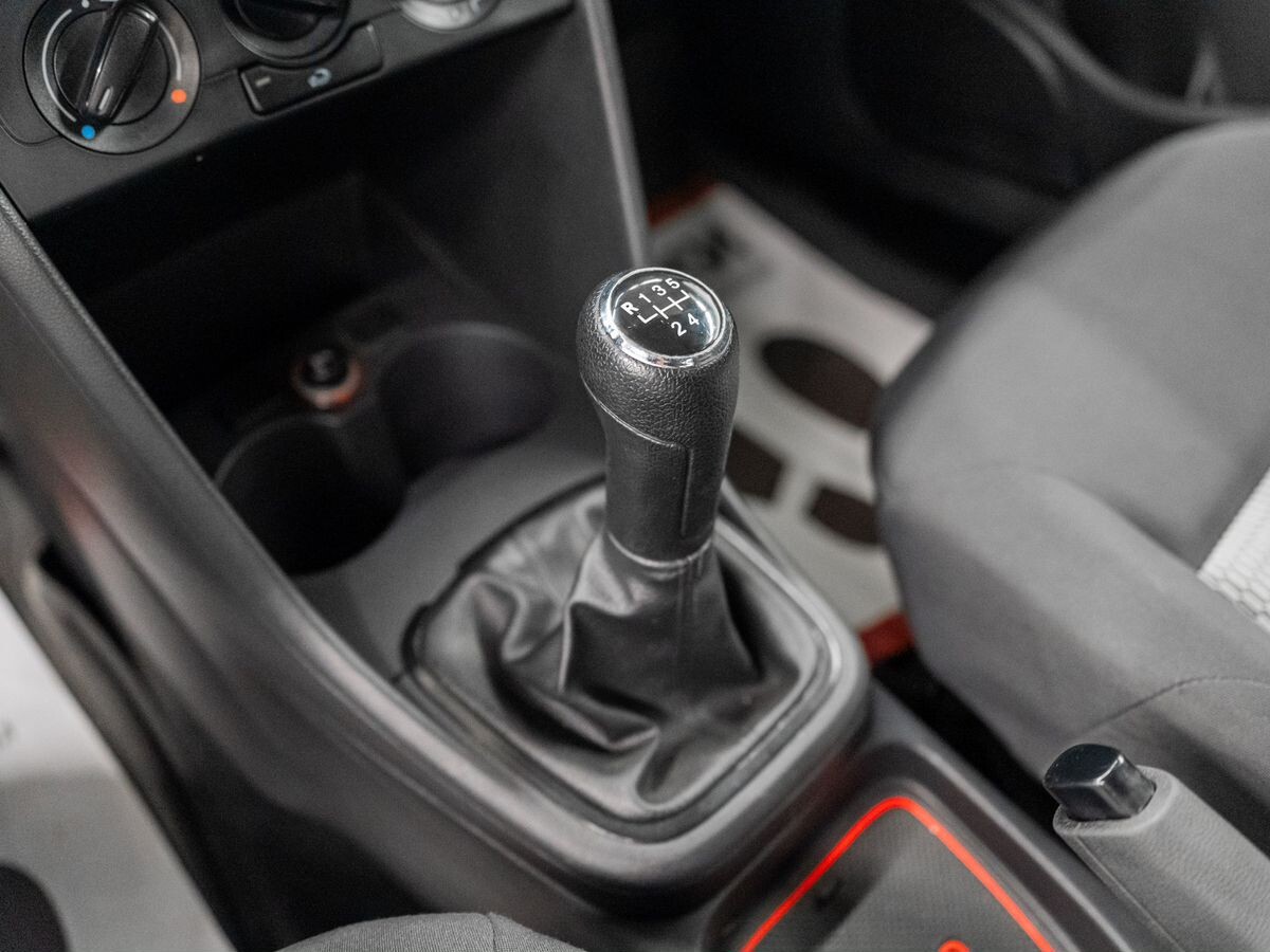 Volkswagen Polo 2011 - фото автомобиля