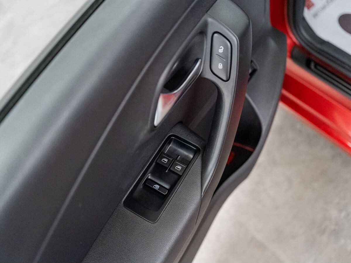 Volkswagen Polo 2011 - фото автомобиля