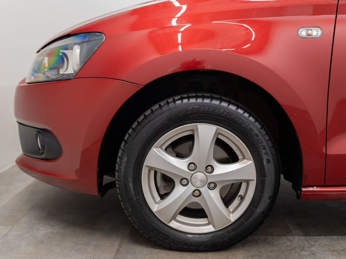 Volkswagen Polo 2011 - фото автомобиля