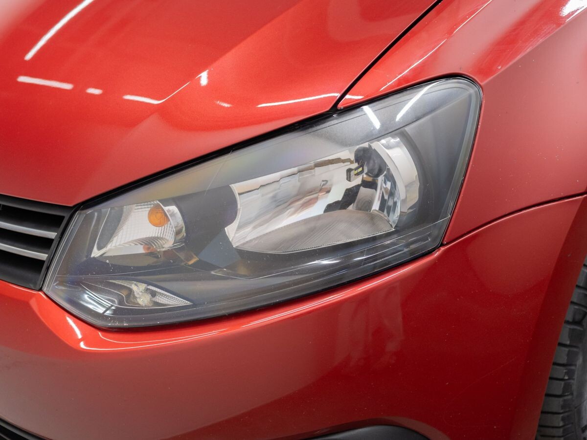 Volkswagen Polo 2011 - фото автомобиля