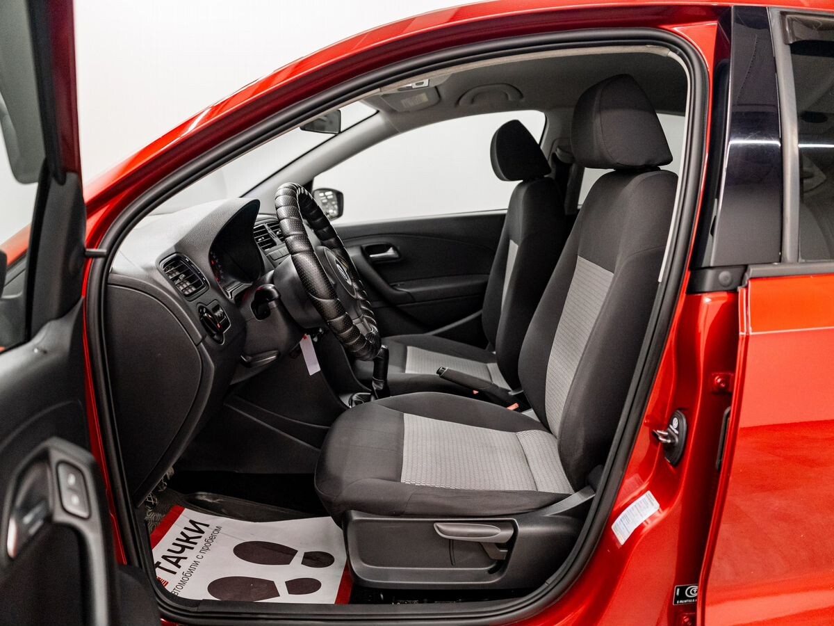Volkswagen Polo 2011 - фото автомобиля