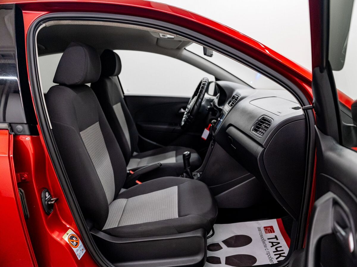 Volkswagen Polo 2011 - фото автомобиля